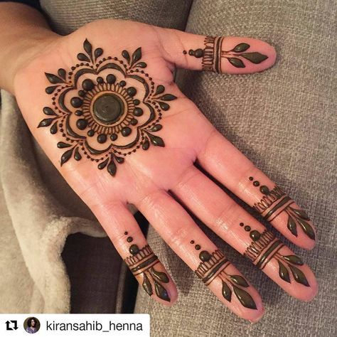 simple Mehendi designs for a wedding