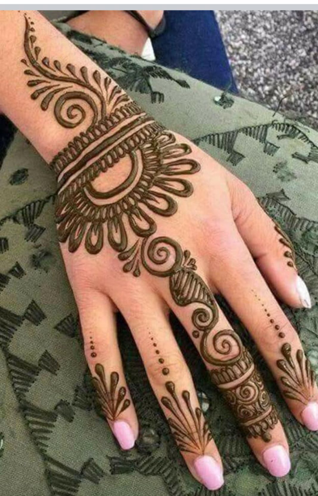 Simple Step by Step Mehndi Design for Beginners