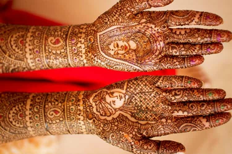 Romantic Mehndi Designs for A Dream Bride