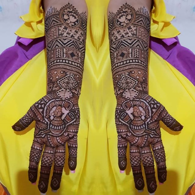 Floral describes some jaali work