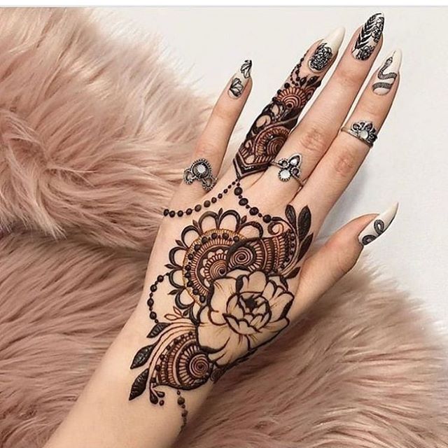 mehndi design revealed under